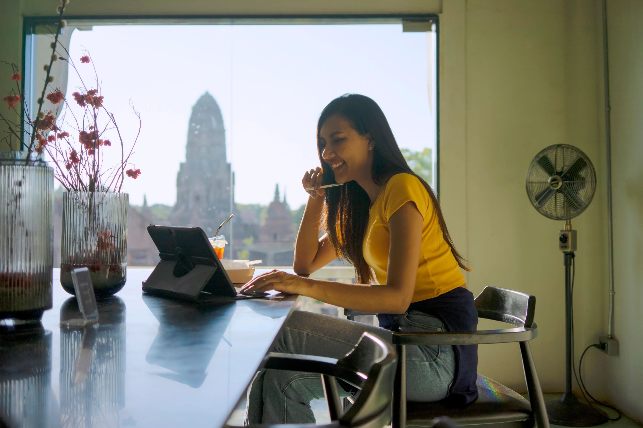 Digital nomad working while traveling in Thailand