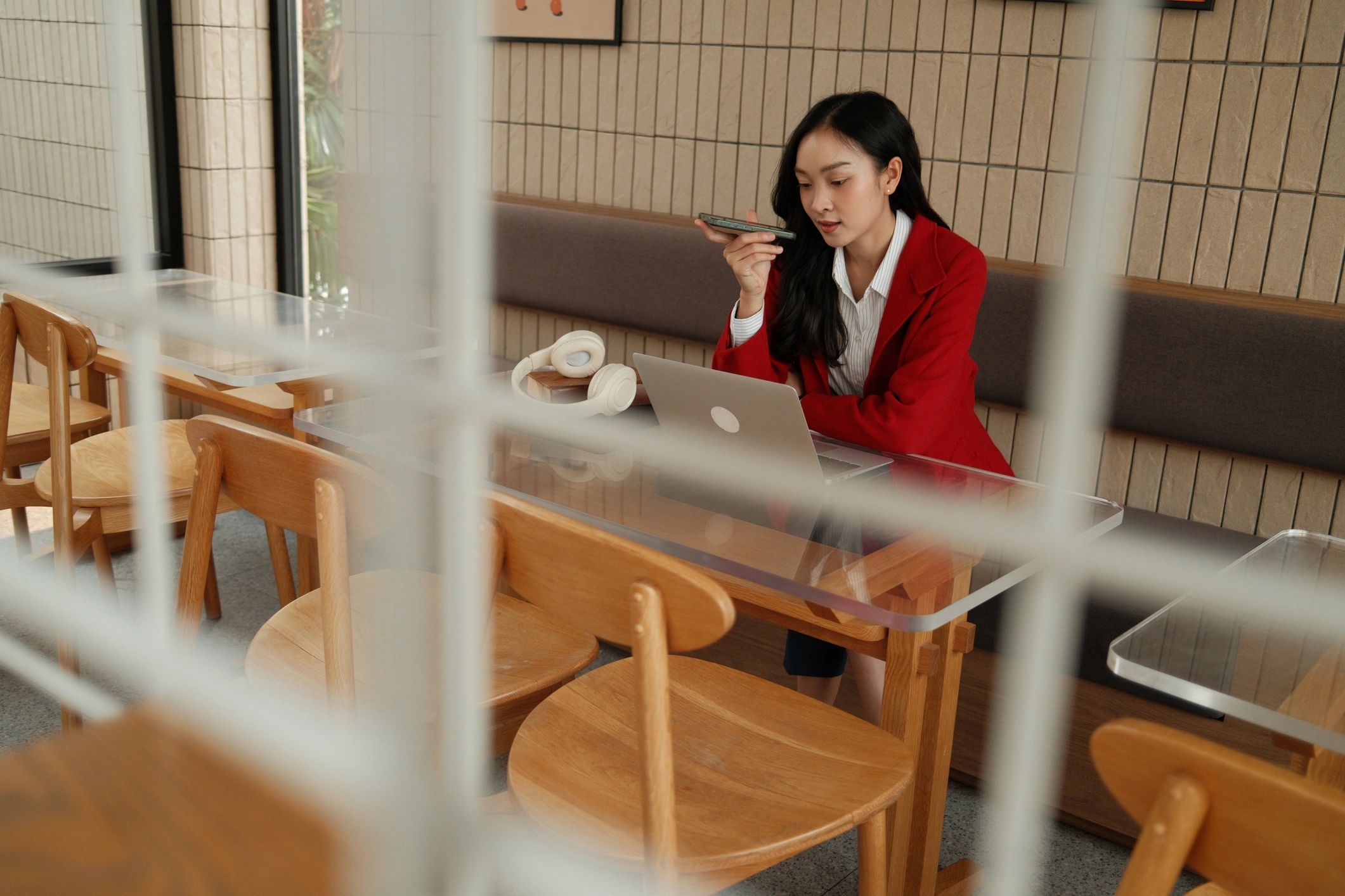 Businesswoman working remotely in a coffee shop
